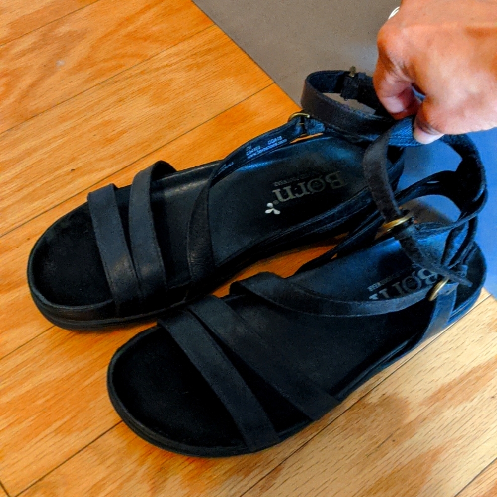 Born sandals